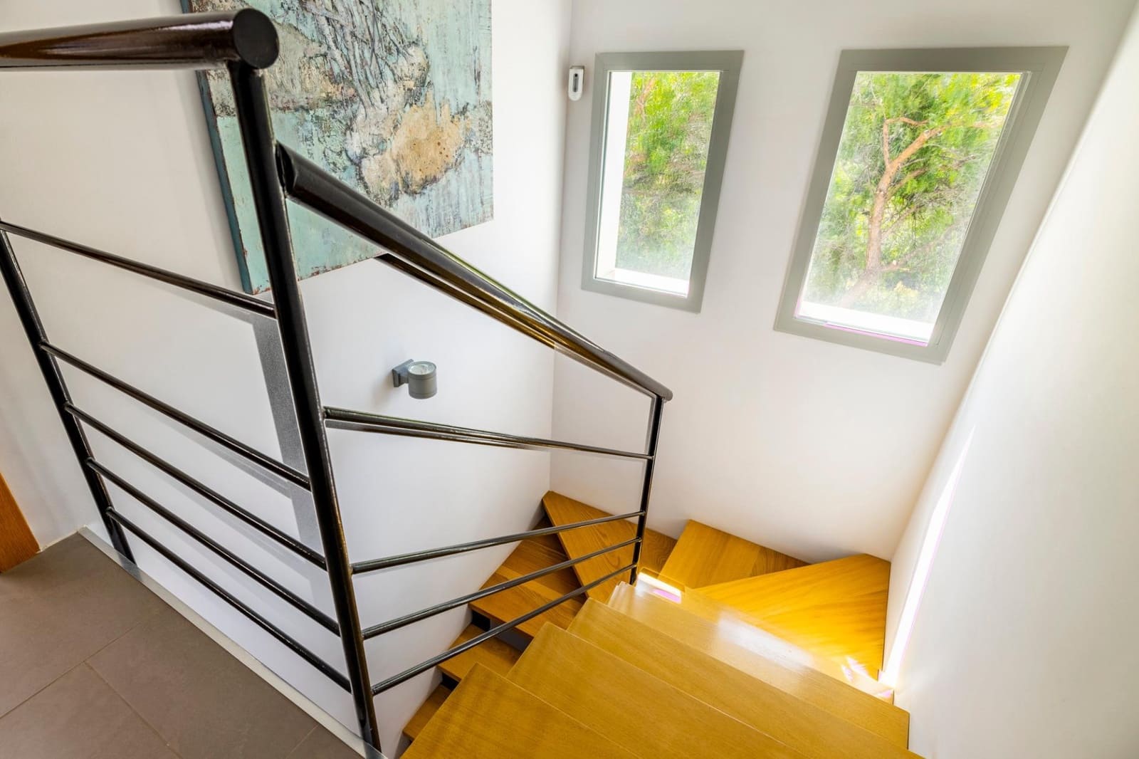 4 soveværelse Villa til salg i Sayalonga med swimmingpool garage - € 1.350.000 (Ref: 9922239)