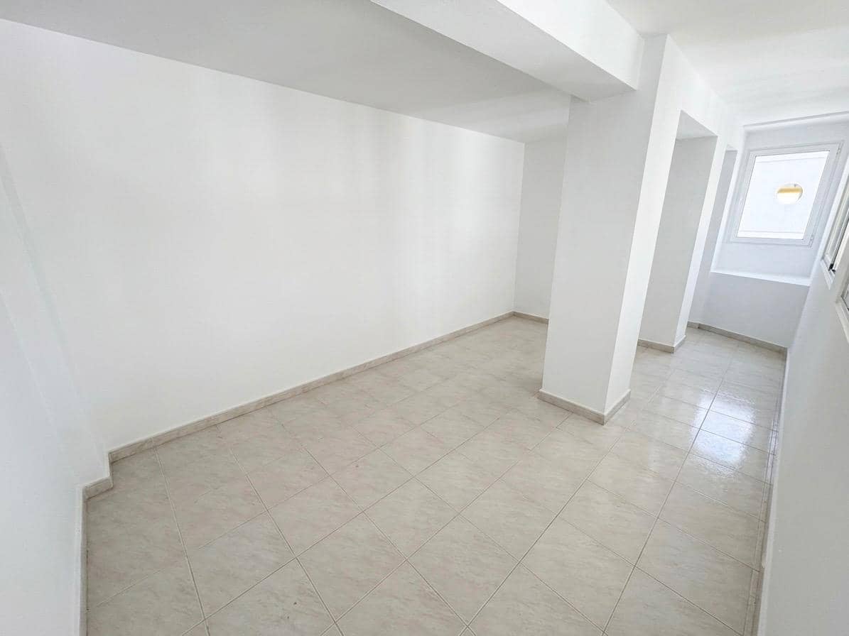 Commercial for rent in Velez-Malaga with garage - € 800 (Ref: 9927338)