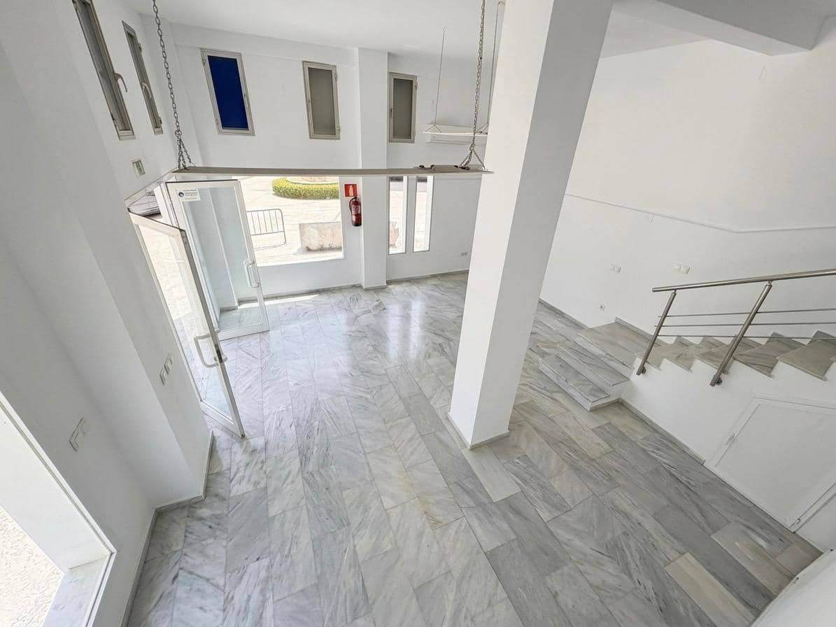 Commercial for rent in Velez-Malaga with garage - € 800 (Ref: 9927338)