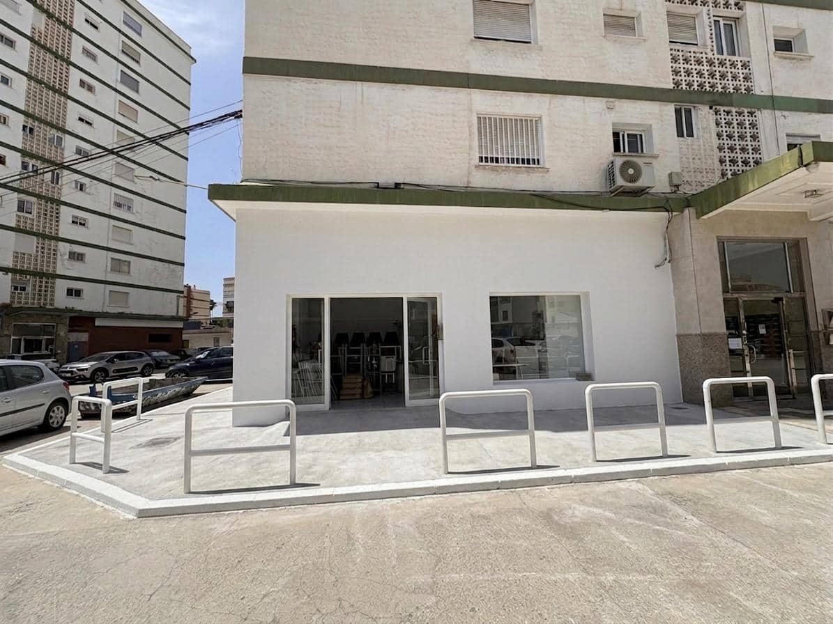Commercial for rent in Velez-Malaga with garage - € 800 (Ref: 9927338)