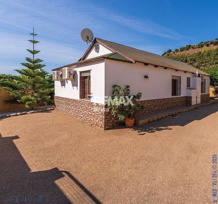 Adosado de 3 habitaciones en Benajarafe en venta con piscina garaje - 609.000 € (Ref: 9930755)