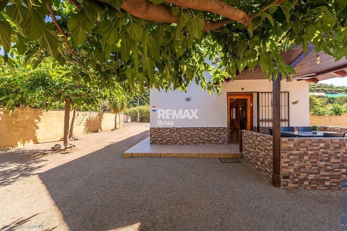 Adosado de 3 habitaciones en Benajarafe en venta con piscina garaje - 609.000 € (Ref: 9930755)