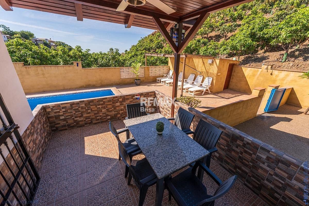 Adosado de 3 habitaciones en Benajarafe en venta con piscina garaje - 609.000 € (Ref: 9930755)
