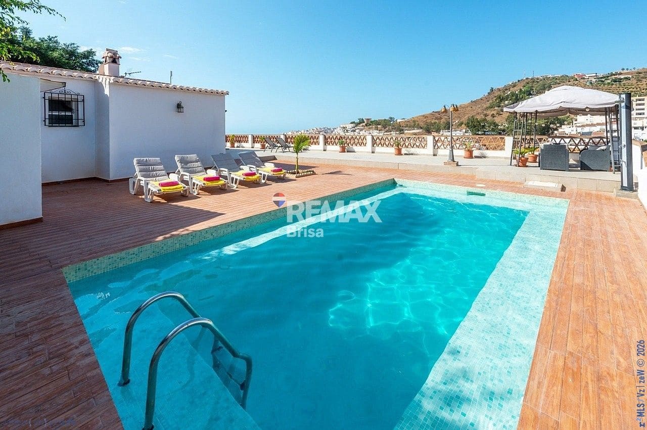 5 bedroom Terraced Villa for sale in Torrox with pool garage - € 650,000 (Ref: 9930763)