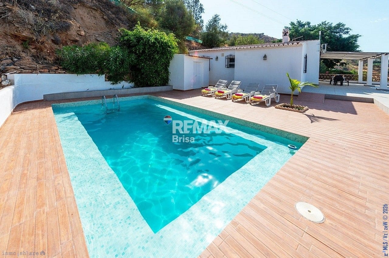 5 bedroom Terraced Villa for sale in Torrox with pool garage - € 650,000 (Ref: 9930763)