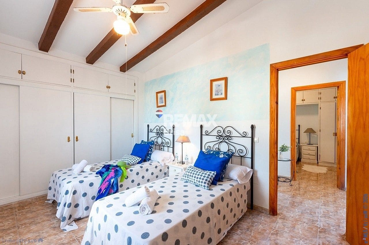 5 bedroom Terraced Villa for sale in Torrox with pool garage - € 650,000 (Ref: 9930763)
