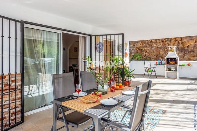 5 soverom Rekkehus til salgs i Torrox Pueblo, Torrox med svømmebasseng garasje - € 650 000 (Ref: 9930763)