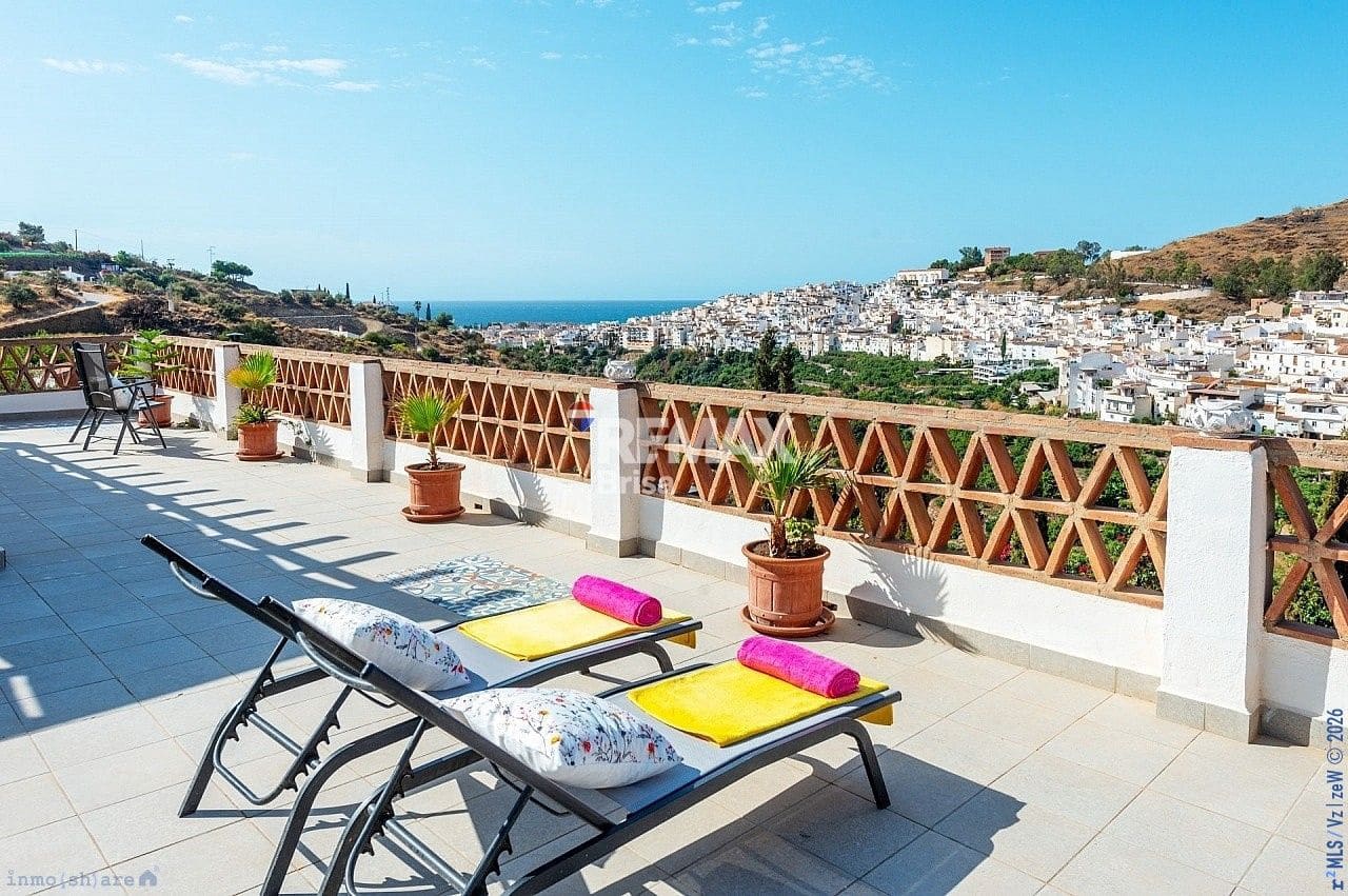 5 bedroom Terraced Villa for sale in Torrox with pool garage - € 650,000 (Ref: 9930763)