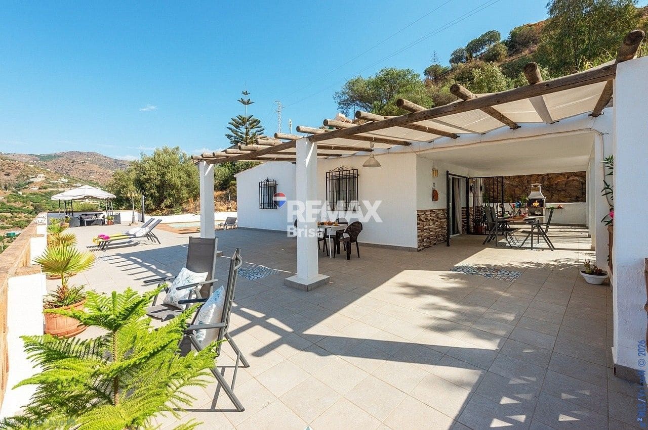 5 bedroom Terraced Villa for sale in Torrox with pool garage - € 650,000 (Ref: 9930763)