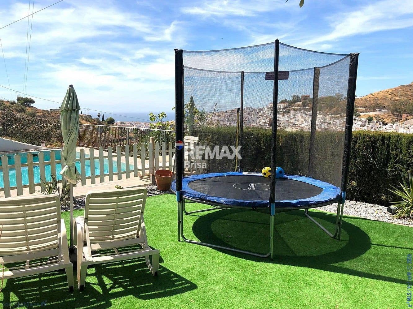 5 bedroom Terraced Villa for sale in Torrox with pool garage - € 650,000 (Ref: 9930763)