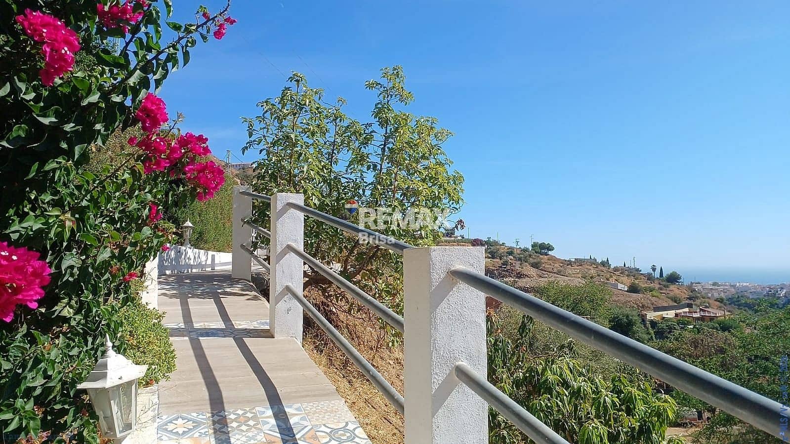 5 bedroom Terraced Villa for sale in Torrox with pool garage - € 650,000 (Ref: 9930763)