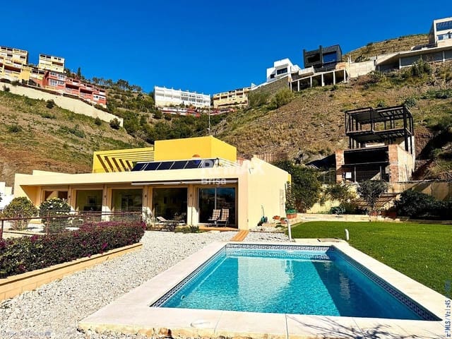 3 slaapkamer Rijtjeshuis te koop in El Peñoncillo, Torrox met zwembad garage - € 1.250.000 (Ref: 9930769)