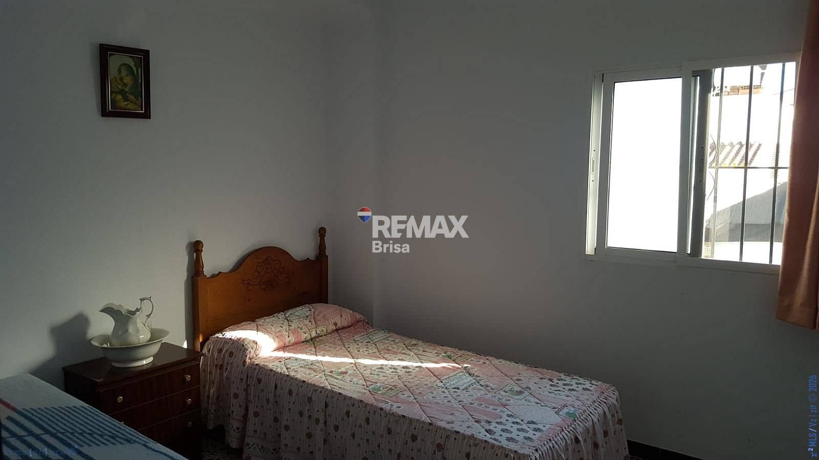 3 bedroom Terraced Villa for sale in Algarrobo with garage - € 250,000 (Ref: 9930770)