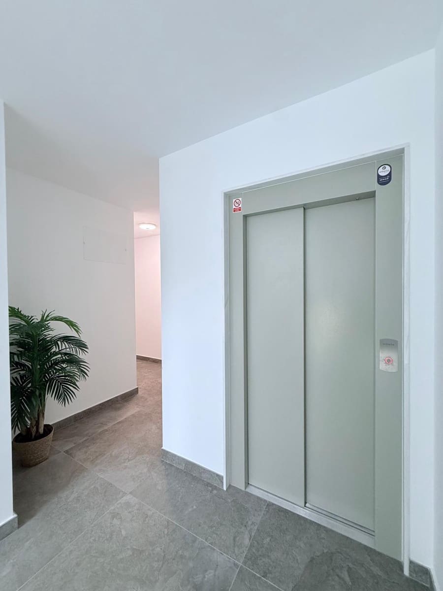 2 quarto Apartamento para arrendar em Torre del Mar - 1 400 € (Ref: 9938131)