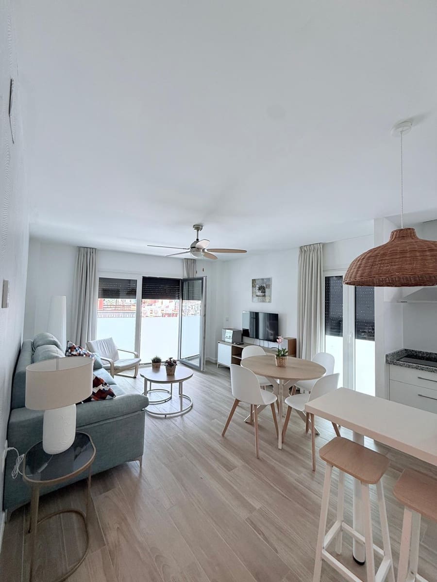 2 quarto Apartamento para arrendar em Torre del Mar - 1 400 € (Ref: 9938131)