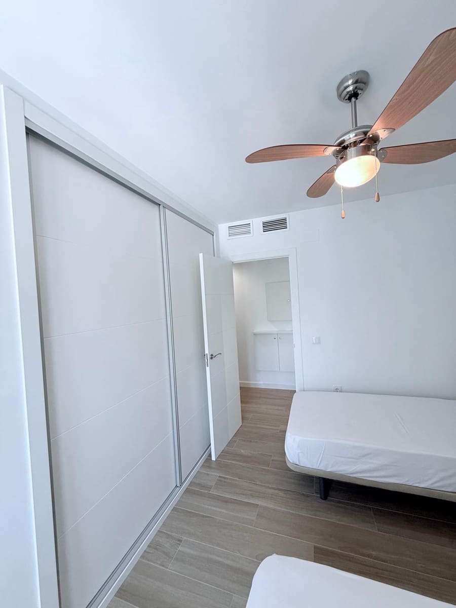 2 quarto Apartamento para arrendar em Torre del Mar - 1 400 € (Ref: 9938131)