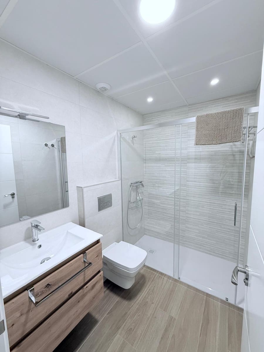 2 quarto Apartamento para arrendar em Torre del Mar - 1 400 € (Ref: 9938131)