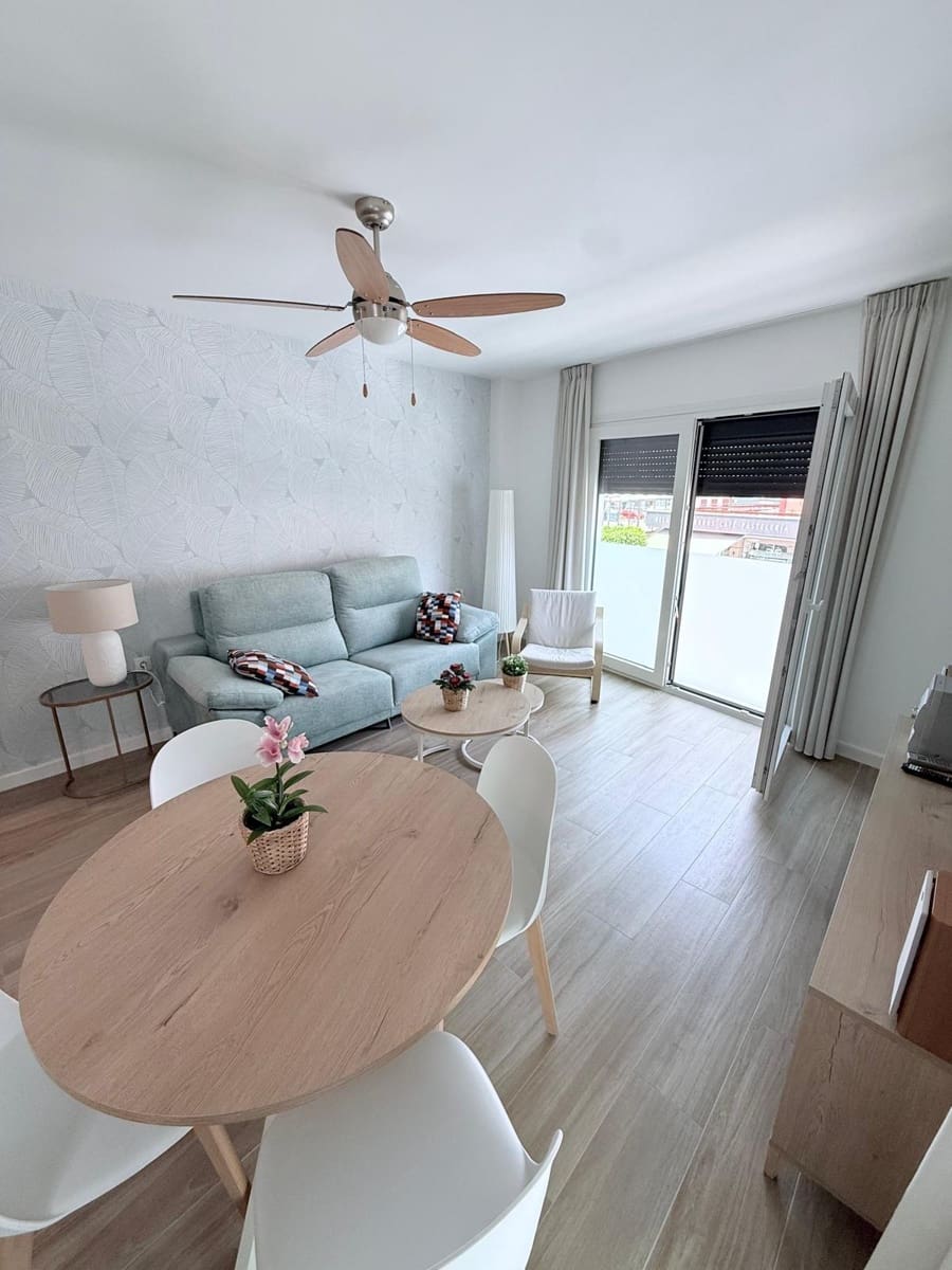 2 quarto Apartamento para arrendar em Torre del Mar - 1 400 € (Ref: 9938131)