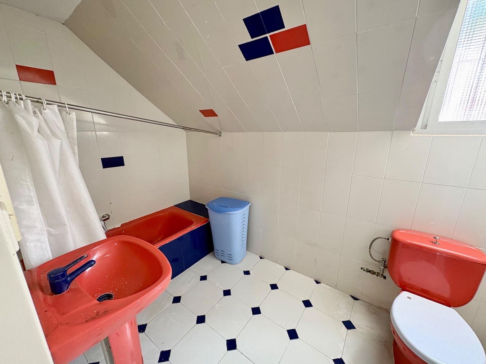 4 slaapkamer Halfvrijstaande villa te koop in Almayate met garage - € 299.000 (Ref: 9959731)