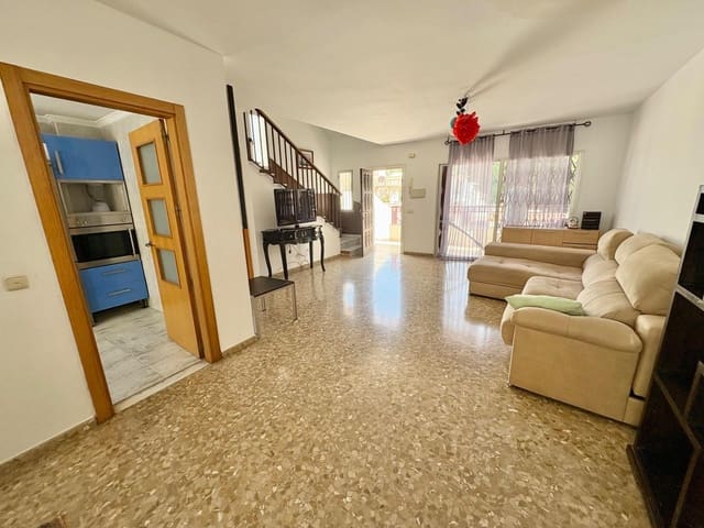 4 slaapkamer Halfvrijstaande villa te koop in Almayate, Vélez-Málaga met garage - € 299.000 (Ref: 9959731)