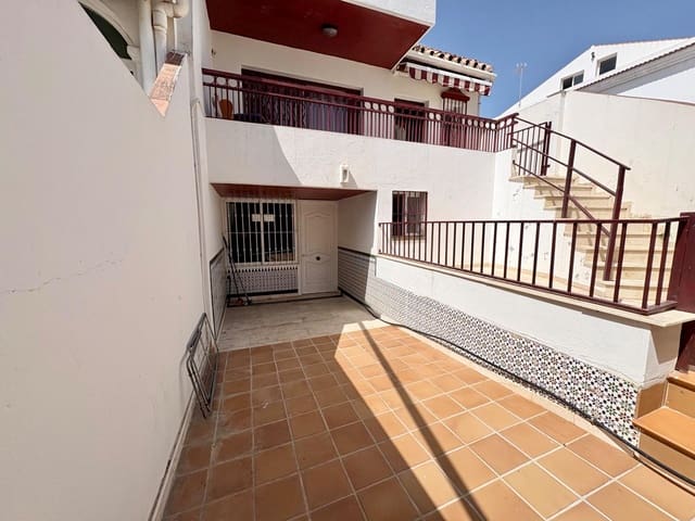 4 slaapkamer Halfvrijstaande villa te koop in Almayate, Vélez-Málaga met garage - € 299.000 (Ref: 9959731)
