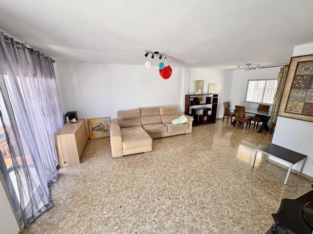 4 slaapkamer Halfvrijstaande villa te koop in Almayate, Vélez-Málaga met garage - € 299.000 (Ref: 9959731)