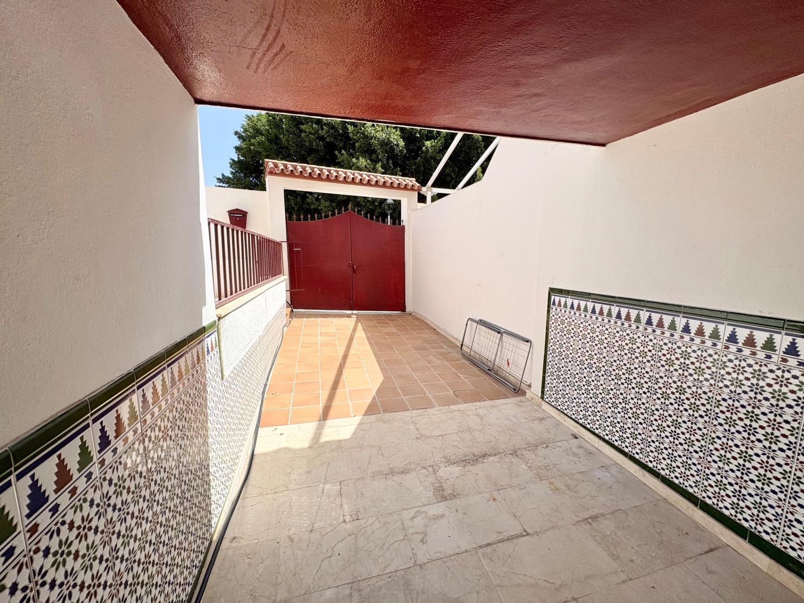 4 slaapkamer Halfvrijstaande villa te koop in Almayate met garage - € 299.000 (Ref: 9959731)