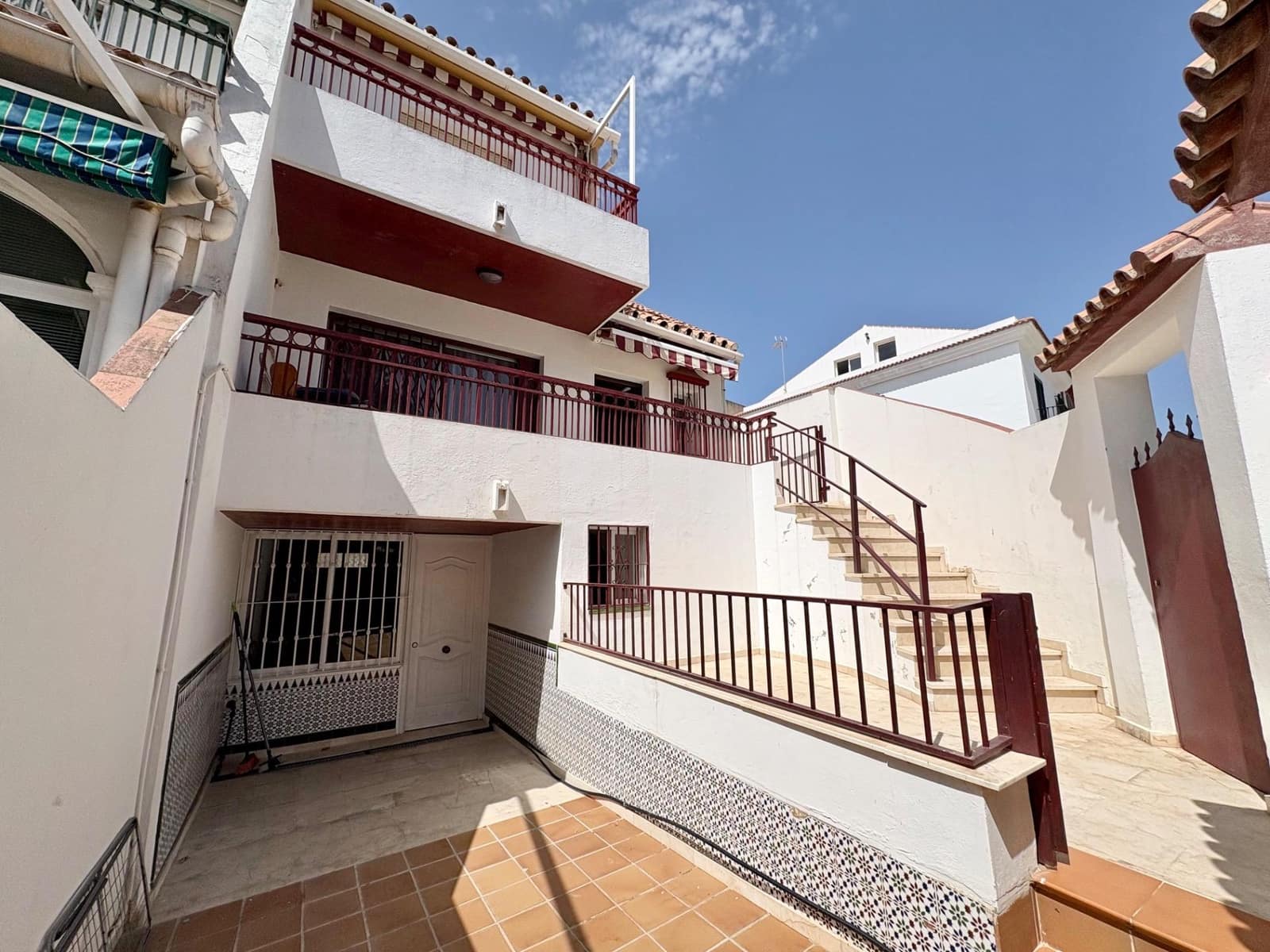 4 slaapkamer Halfvrijstaande villa te koop in Almayate met garage - € 299.000 (Ref: 9959731)