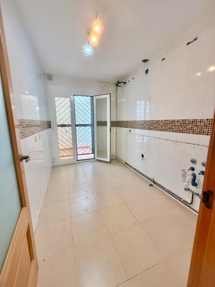 Piso de 3 habitaciones en Caleta de Vélez en venta con piscina garaje - 359.000 € (Ref: 9965234)