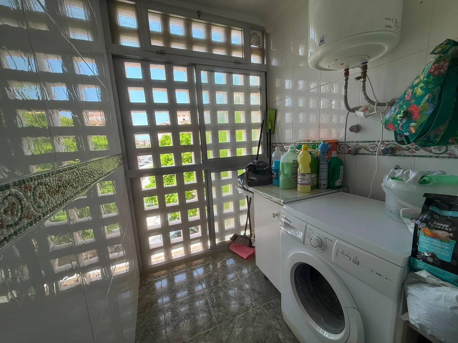 4 bedroom Flat for sale in Velez-Malaga - € 299,000 (Ref: 9966600)
