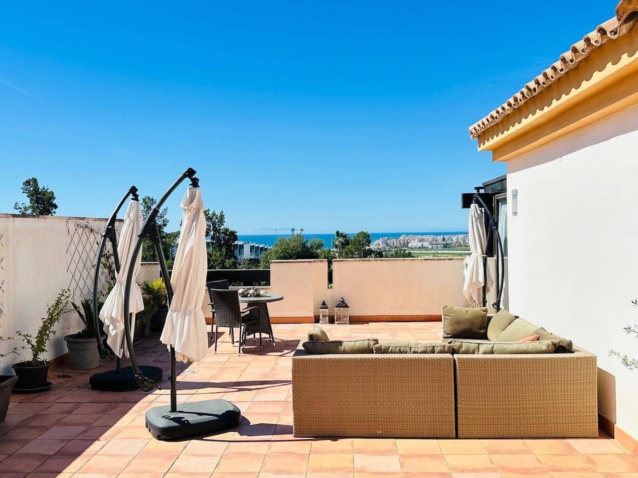 2 slaapkamer Penthouse te koop in Caleta de Velez met zwembad garage - € 435.000 (Ref: 9977276)