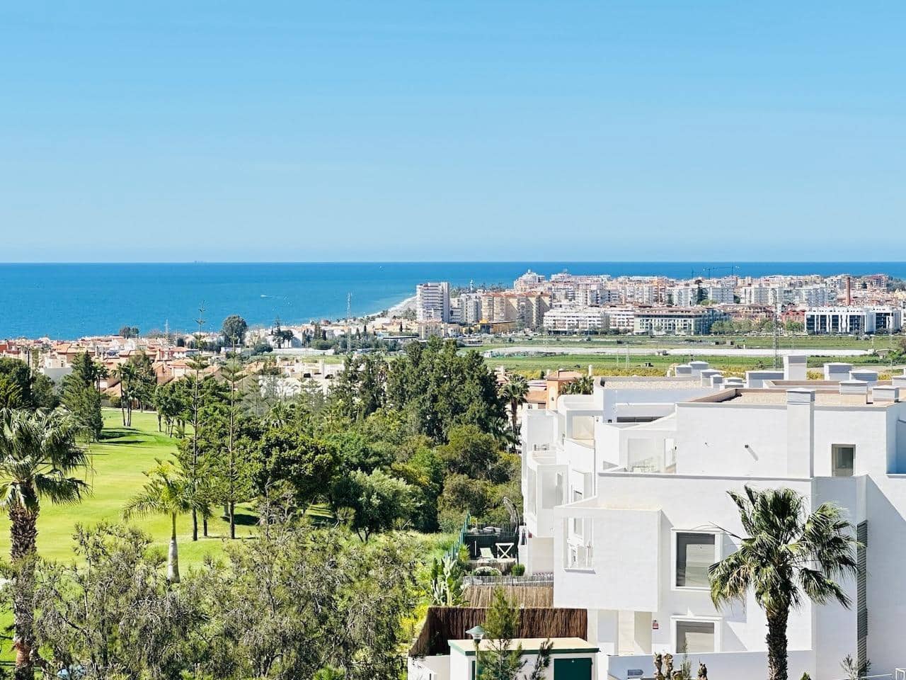 2 slaapkamer Penthouse te koop in Caleta de Velez met zwembad garage - € 435.000 (Ref: 9977276)