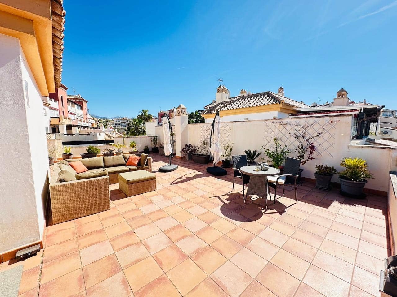 2 slaapkamer Penthouse te koop in Caleta de Velez met zwembad garage - € 435.000 (Ref: 9977276)