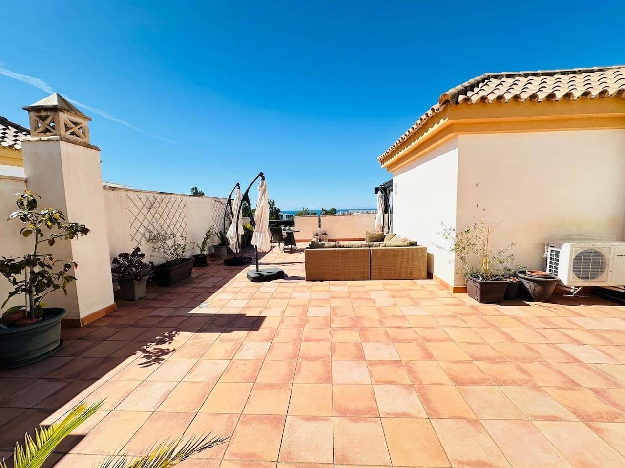 2 slaapkamer Penthouse te koop in Caleta de Velez met zwembad garage - € 435.000 (Ref: 9977276)