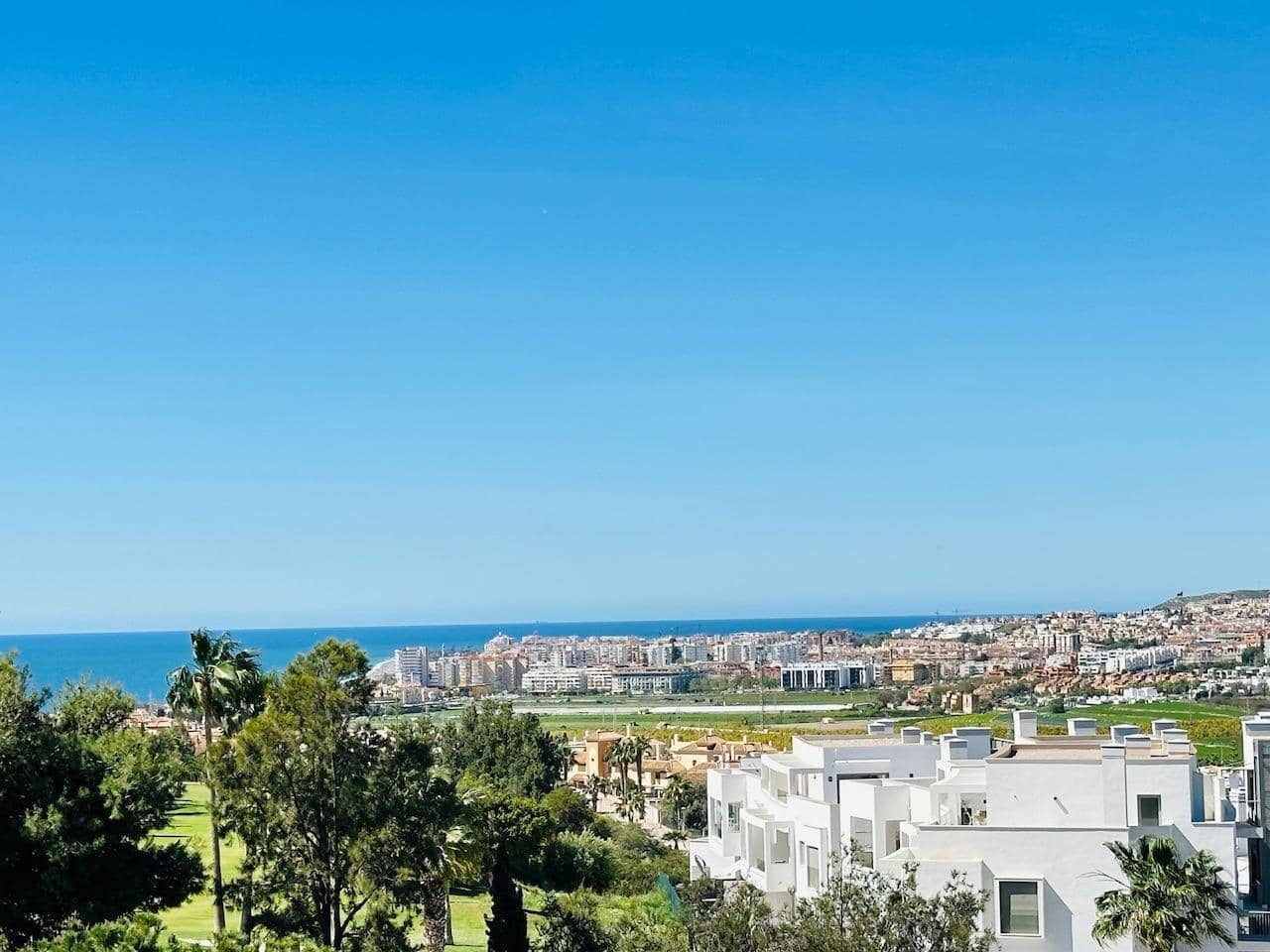 2 slaapkamer Penthouse te koop in Caleta de Velez met zwembad garage - € 435.000 (Ref: 9977276)