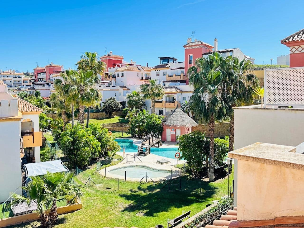 2 slaapkamer Penthouse te koop in Caleta de Velez met zwembad garage - € 435.000 (Ref: 9977276)