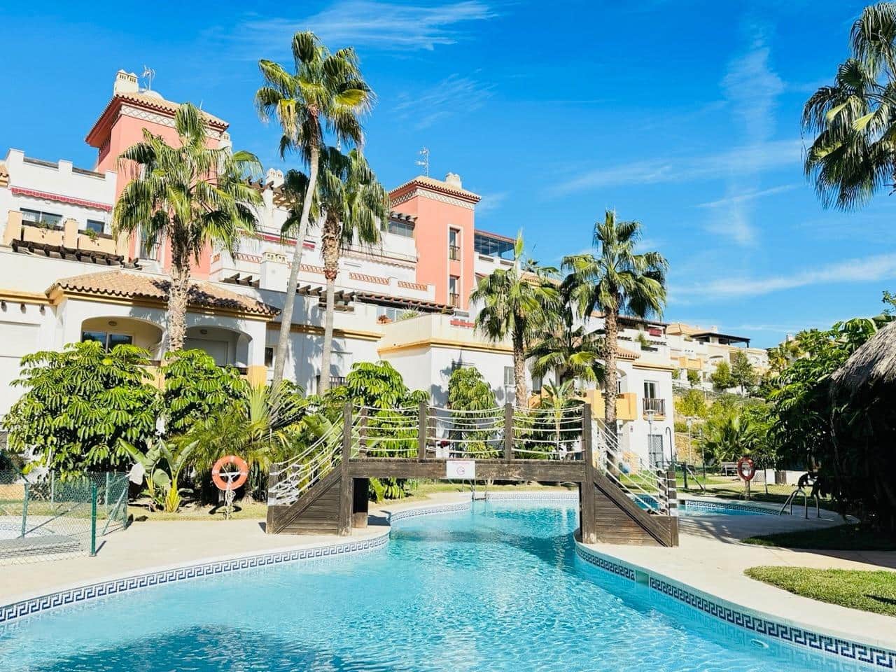 2 slaapkamer Penthouse te koop in Caleta de Velez met zwembad garage - € 435.000 (Ref: 9977276)