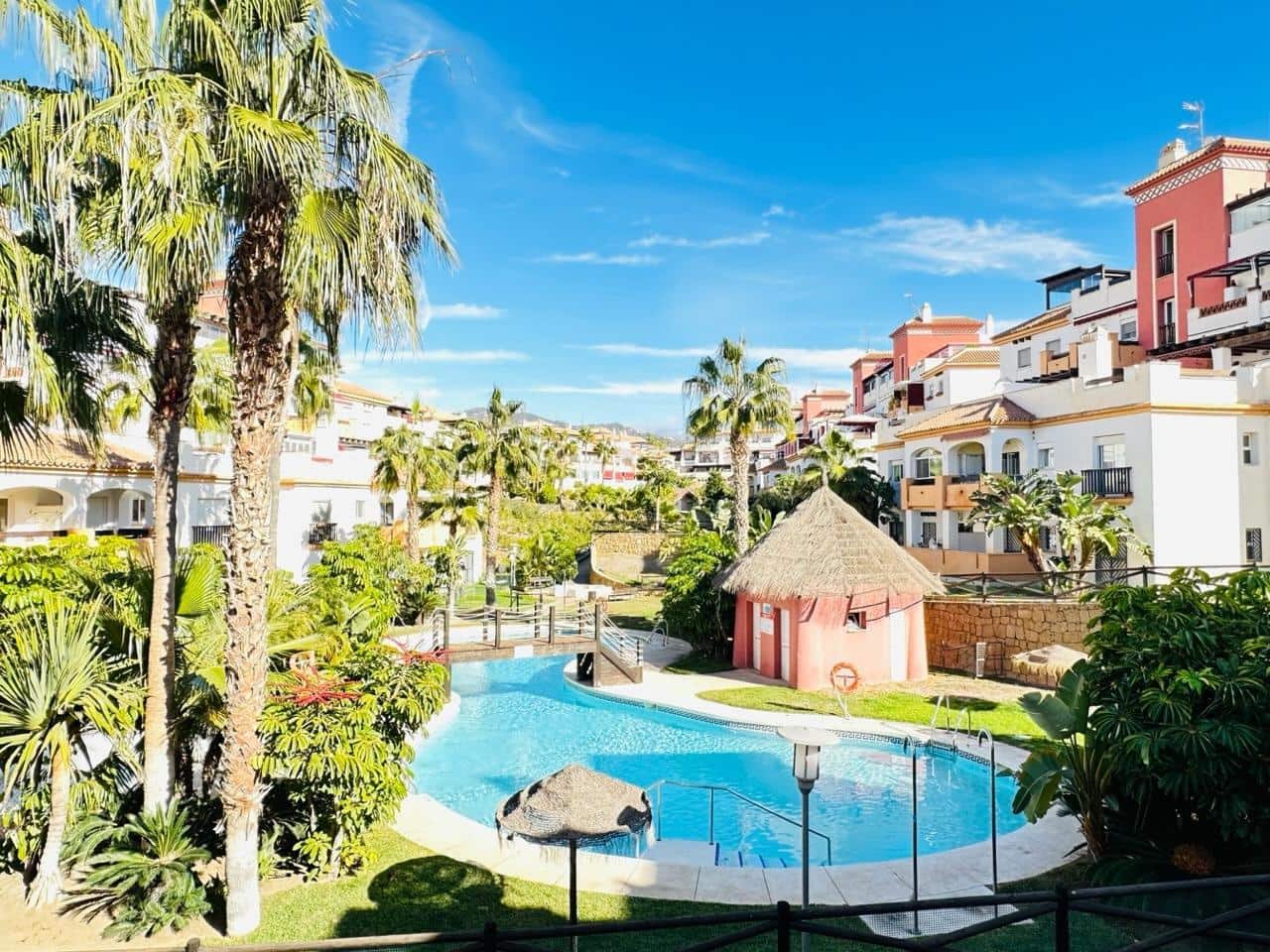 2 slaapkamer Penthouse te koop in Caleta de Velez met zwembad garage - € 435.000 (Ref: 9977276)
