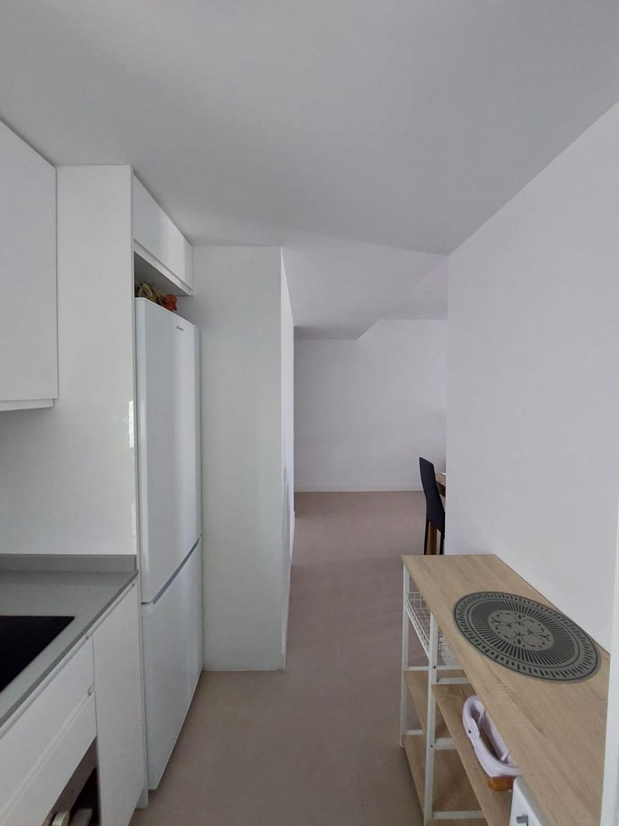 2 quarto Apartamento para arrendar em Valle Niza com piscina - 1 200 € (Ref: 9990683)