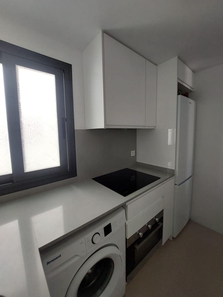 2 quarto Apartamento para arrendar em Valle Niza com piscina - 1 200 € (Ref: 9990683)