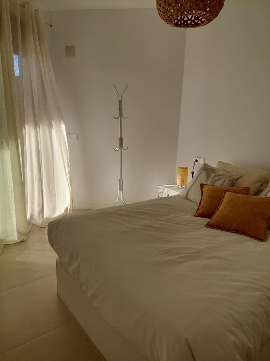 2 quarto Apartamento para arrendar em Valle Niza com piscina - 1 200 € (Ref: 9990683)