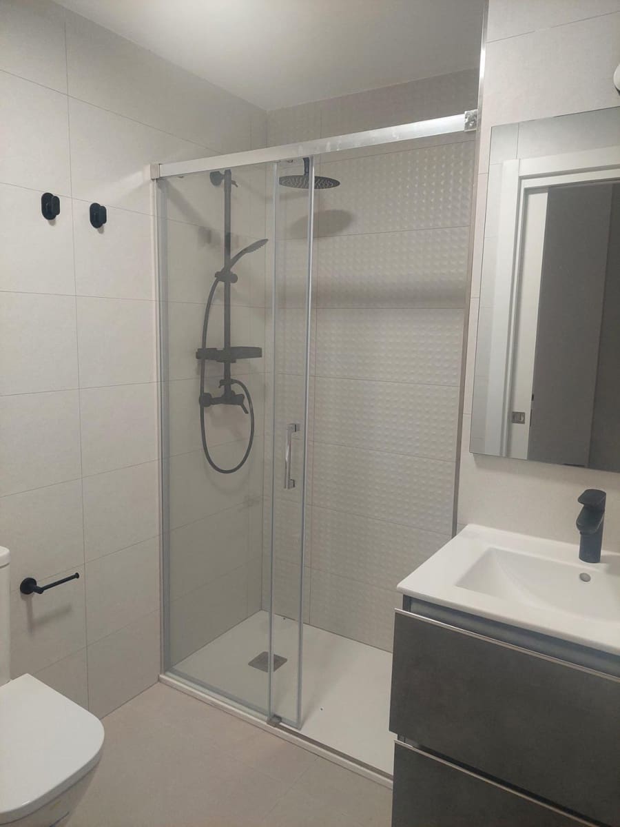 2 quarto Apartamento para arrendar em Valle Niza com piscina - 1 200 € (Ref: 9990683)