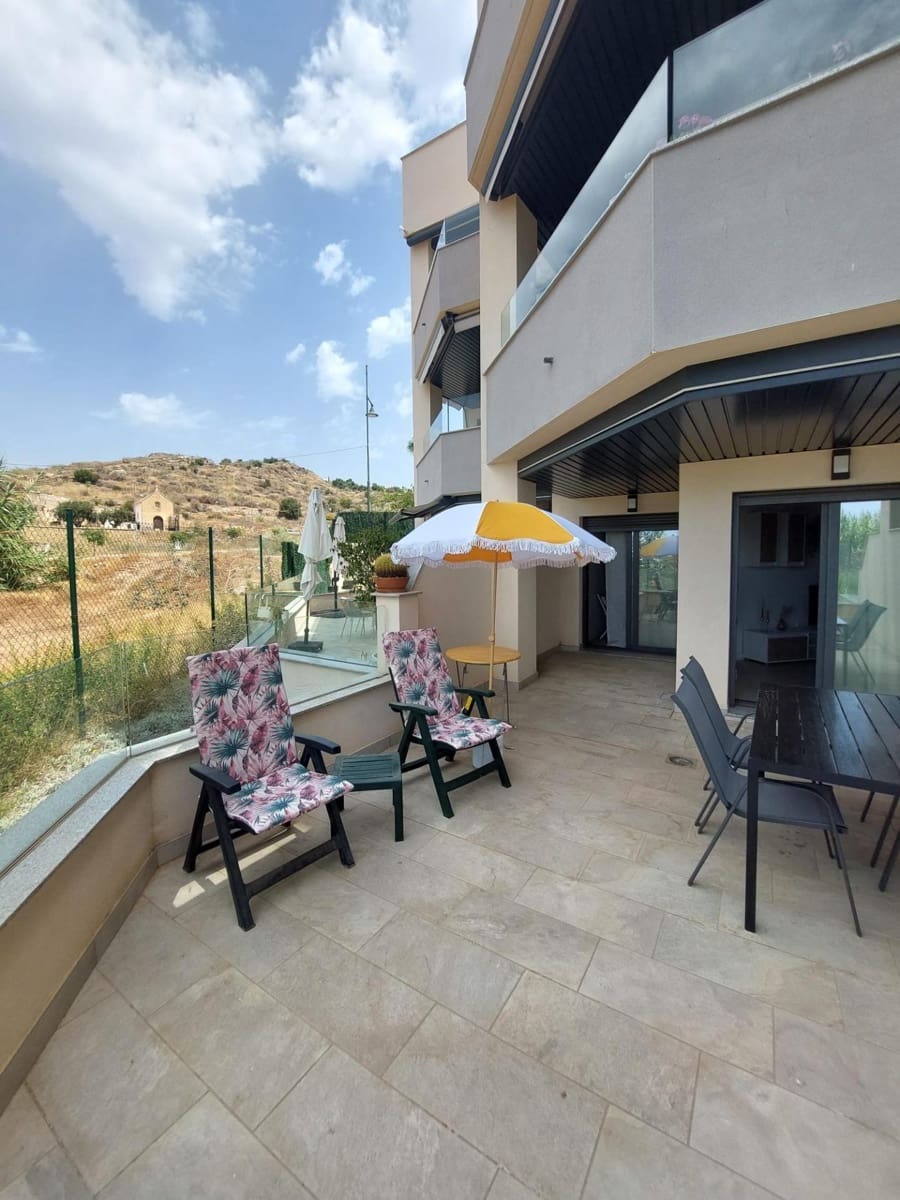 2 quarto Apartamento para arrendar em Valle Niza com piscina - 1 200 € (Ref: 9990683)