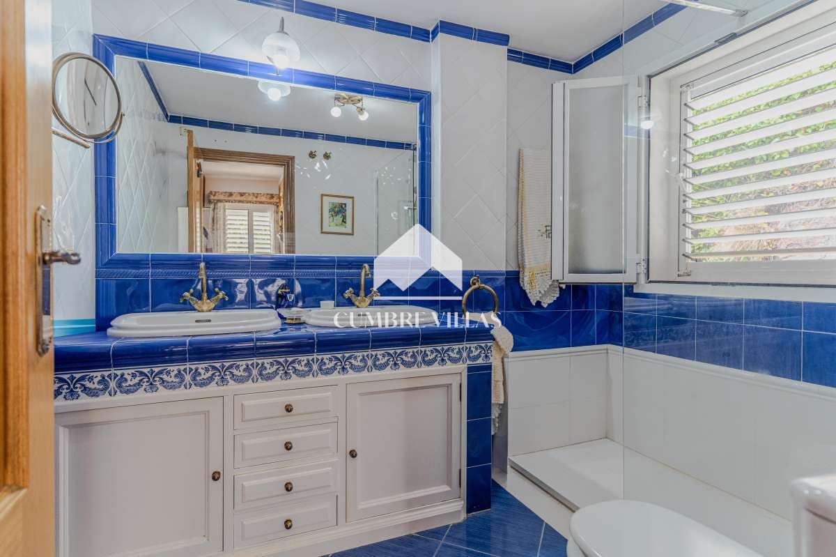 6 soverom Villa til salgs i La Herradura med svømmebasseng garasje - € 2 295 000 (Ref: 10002401)