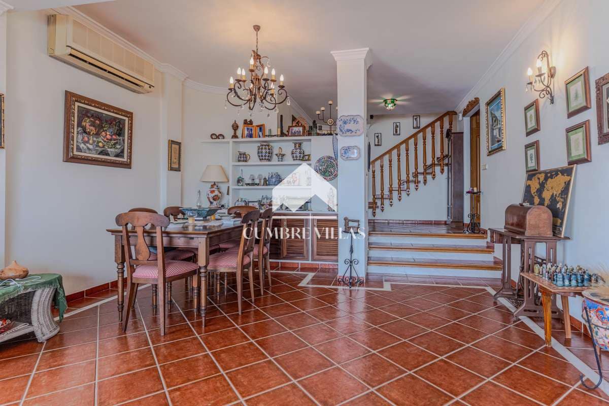 6 soverom Villa til salgs i La Herradura med svømmebasseng garasje - € 2 295 000 (Ref: 10002401)