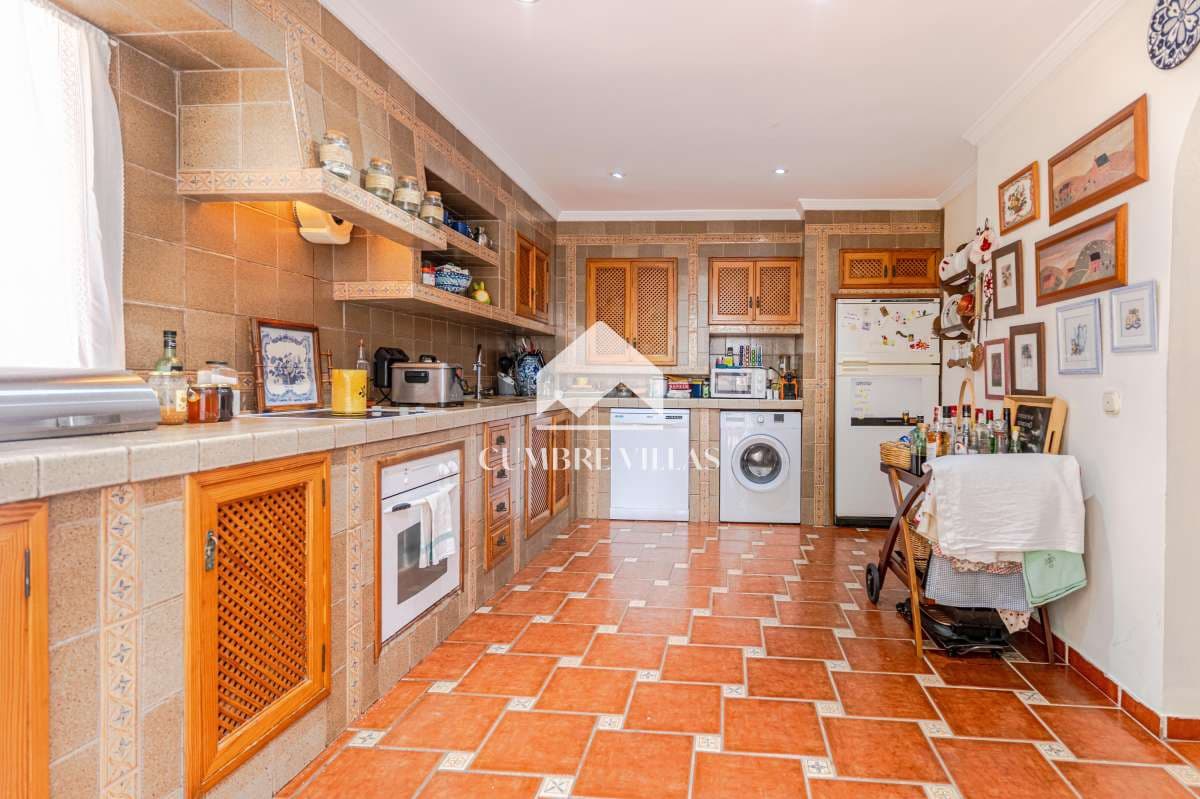 6 soverom Villa til salgs i La Herradura med svømmebasseng garasje - € 2 295 000 (Ref: 10002401)