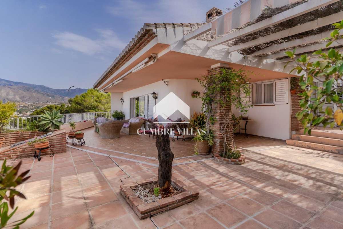 6 soverom Villa til salgs i La Herradura med svømmebasseng garasje - € 2 295 000 (Ref: 10002401)