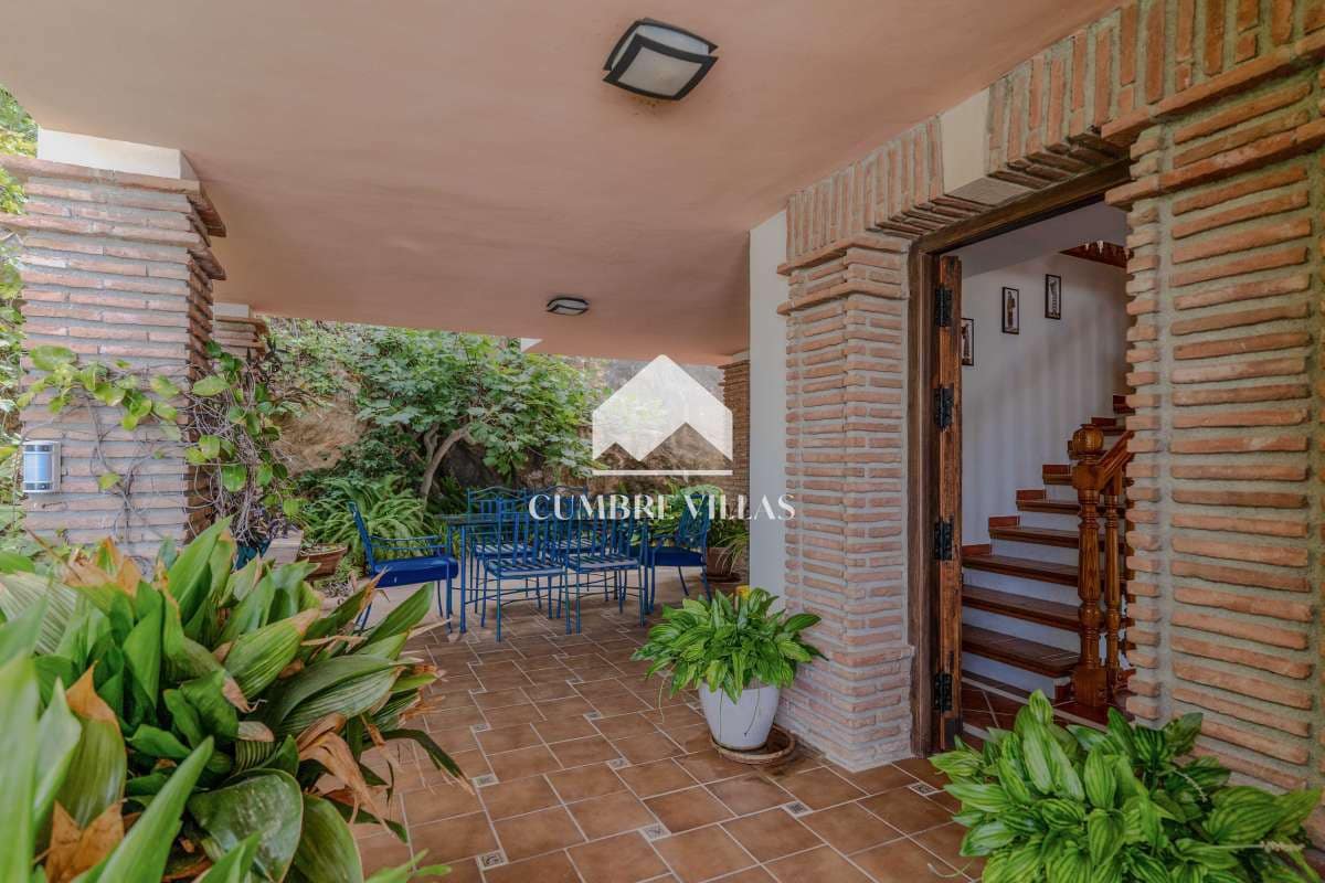 6 soverom Villa til salgs i La Herradura med svømmebasseng garasje - € 2 295 000 (Ref: 10002401)