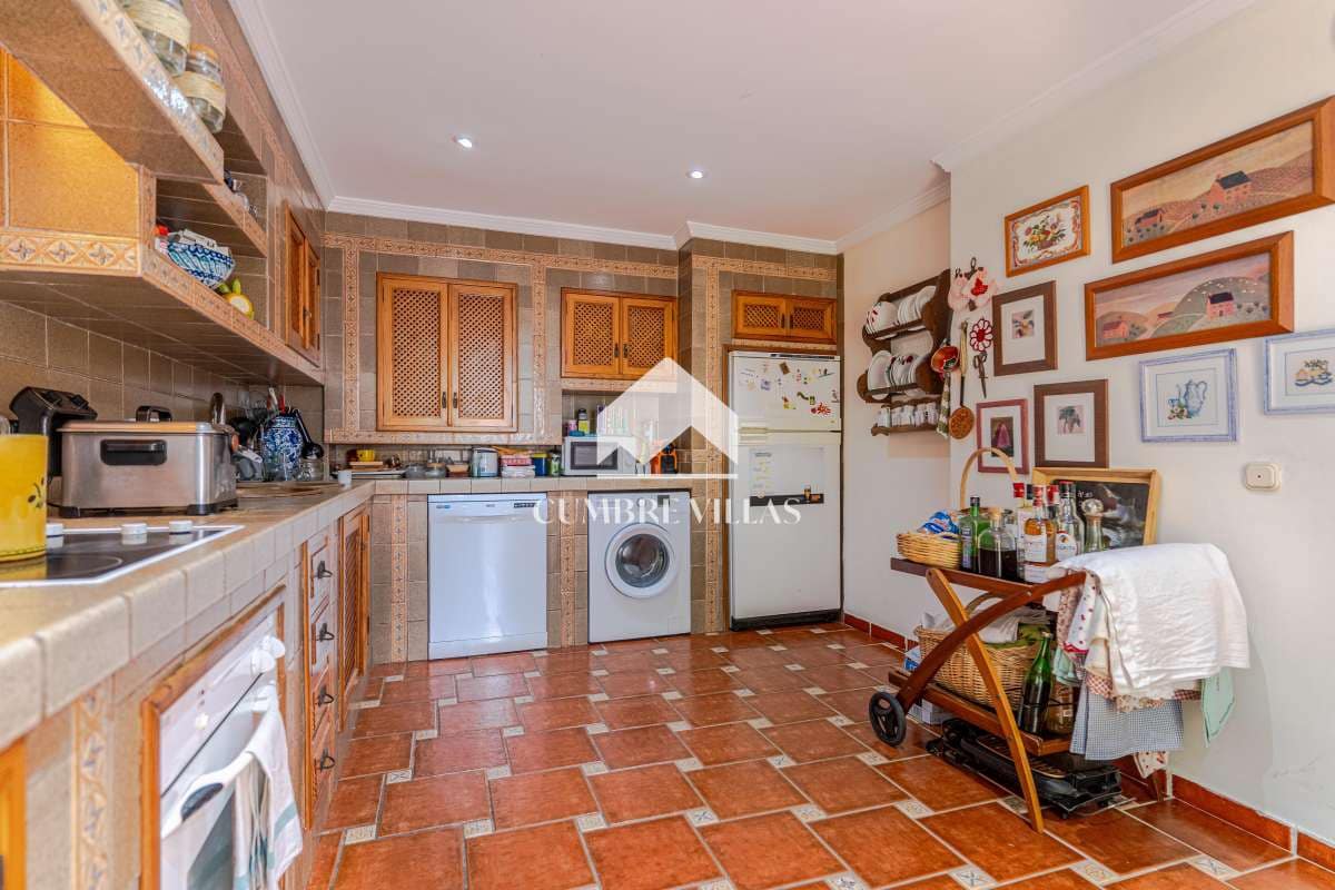 6 soverom Villa til salgs i La Herradura med svømmebasseng garasje - € 2 295 000 (Ref: 10002401)