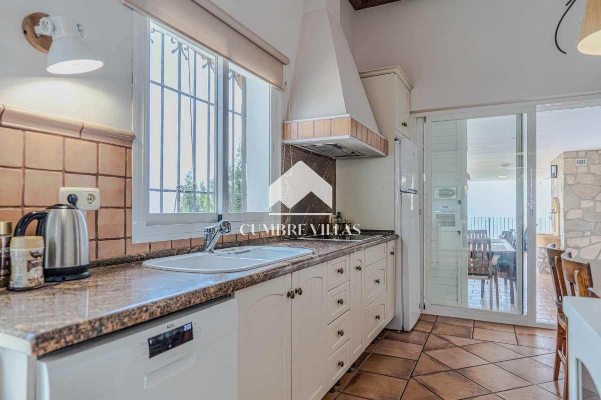 5 sovrum Villa till salu i Salobrena med pool garage - 1 250 000 € (Ref: 10024947)